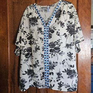 NEW Floral Print Blouse w/ Geometric Trim – Size L, Lightweight & Versatile